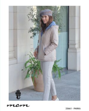 Pantalón color crudo con sutil diseño de espiguilla de MCM